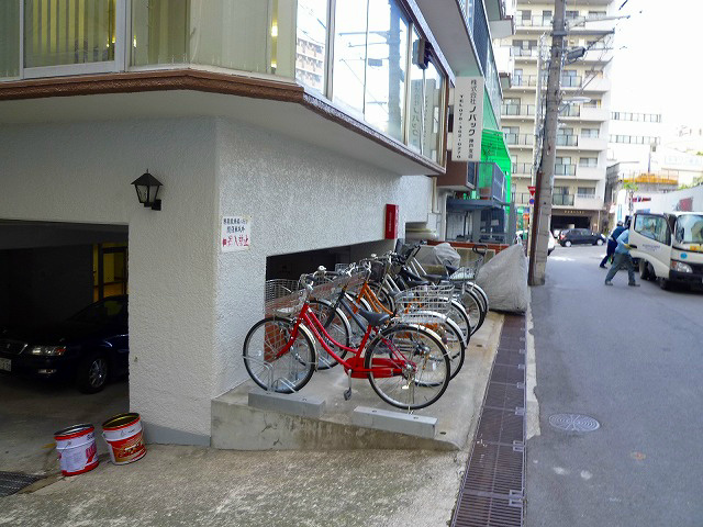 建物外観　駐輪場