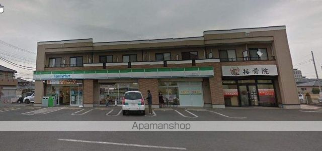 コンビニ　ファミリーマート（コンビニ）まで630m