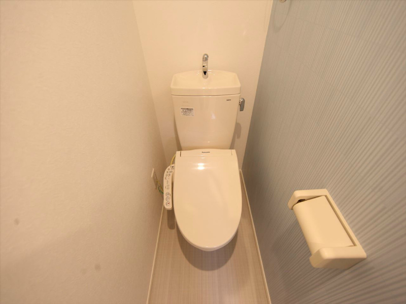 トイレ　温水洗浄暖房便座付トイレ