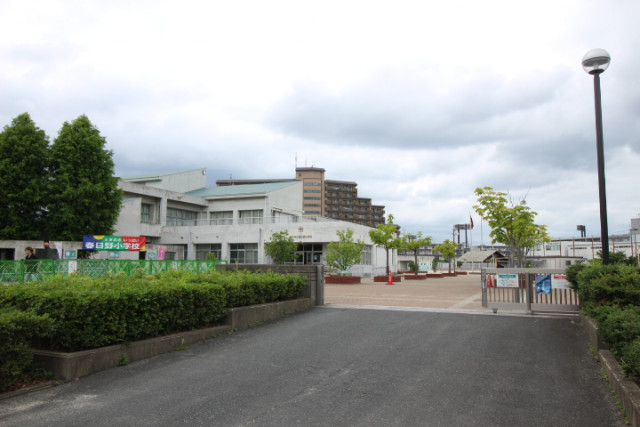 小学校　春日市立春日野小学校（小学校）まで900m