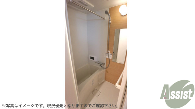 バス・シャワールーム　ＴＶ付きの浴槽で、ゆっくりと一日の疲れを癒してくださいね。