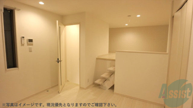 居室・リビング　ロフトがついています。おしゃれな作りですよね。