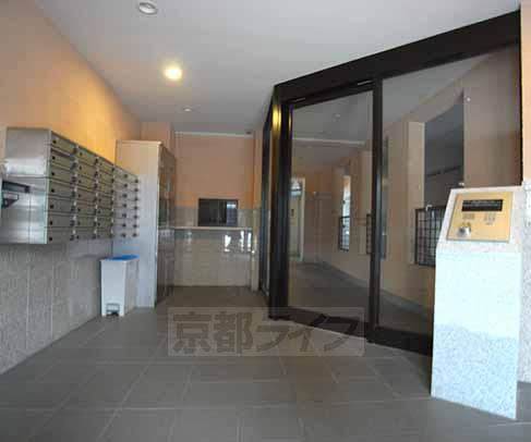 ロビー　オートロック付きで防犯も安心です。