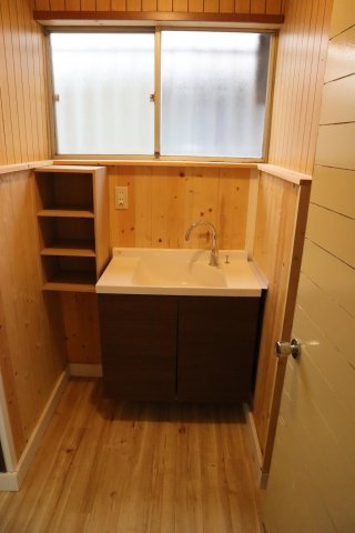 洗面設備　洗面所はリフォーム済みです。