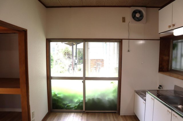 居室・リビング　キッチンは広々