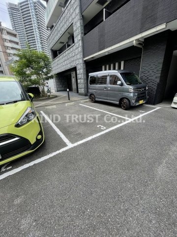 駐車場　駐車場があるので、車を買う予定の方も安心です