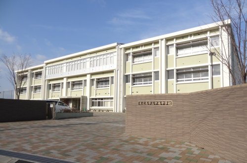中学校　東広島市立 中央中学校（中学校）まで1798m