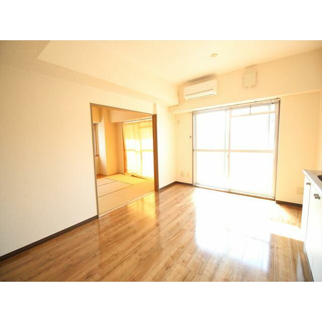 居室・リビング　現況優先。