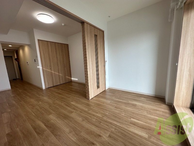 その他部屋・スペース　４．３帖の洋室は大きめのベッドを置く事も出来そうです。