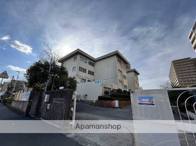 中学校　寝屋川市立中学校友呂岐中学校（中学校）まで618m