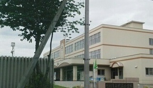 小学校　旭川市立新富小学校（小学校）まで900m