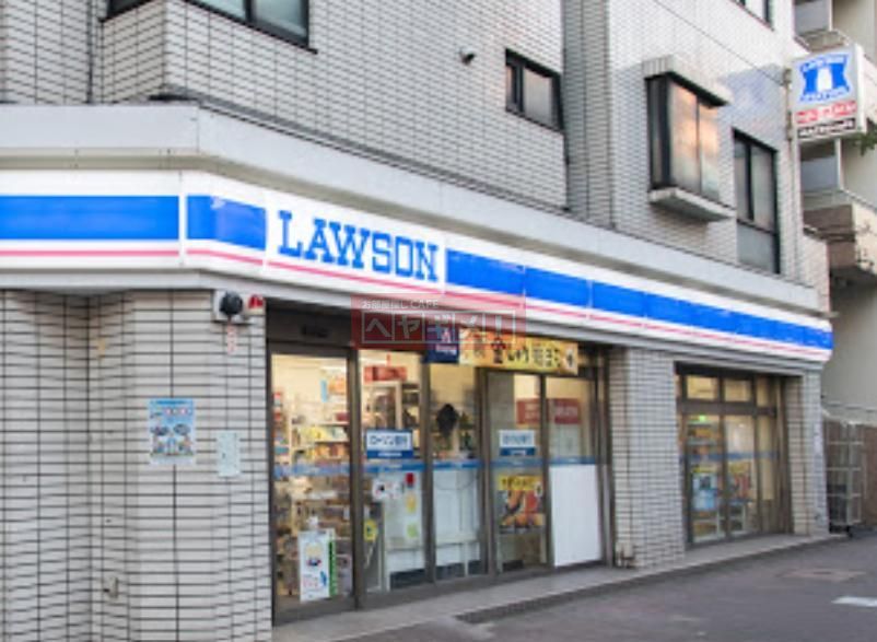 コンビニ　ローソン大森北八幡通店（コンビニ）まで180m