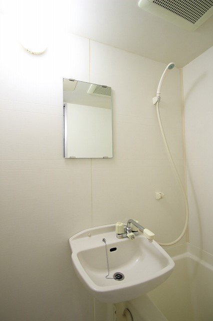 洗面設備　同物件別号室の写真です。