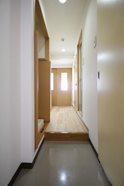 玄関　同物件別号室の写真です。