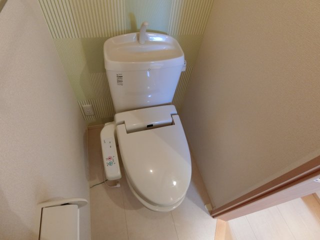 トイレ　温水洗浄便座