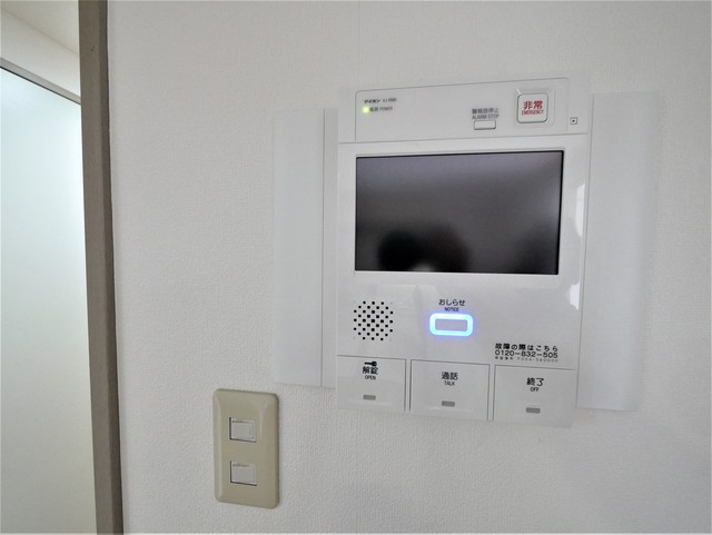 セキュリティ　モニター付きインターホン。留守番応対機能付き