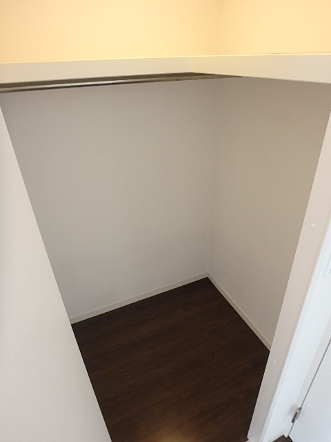 収納　一人暮らしでもウォークインＣＬを確保。