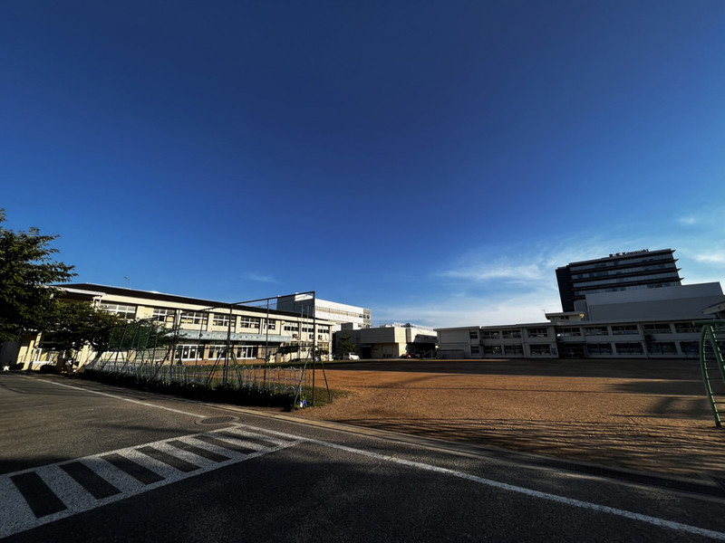 小学校　花園小学校（小学校）まで596m