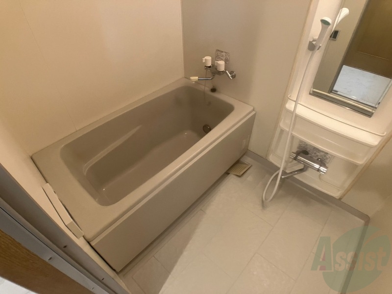 バス・シャワールーム　バスルームはこちらです。広々としてゆったり休めます。