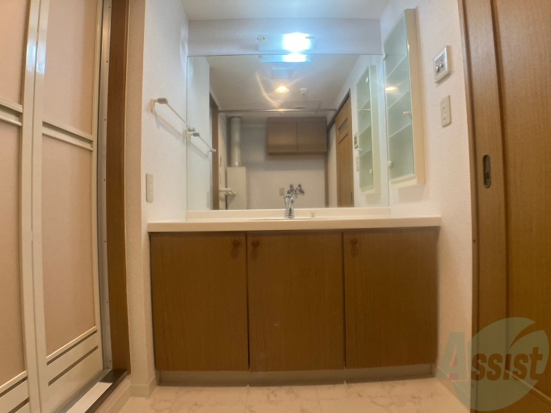 洗面設備　洗面台。身支度にはかかせないですよね～。