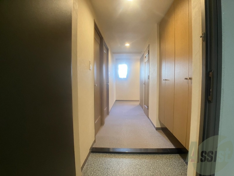 玄関　玄関の様子です。明るい印象ですね。気分もあがりそう。