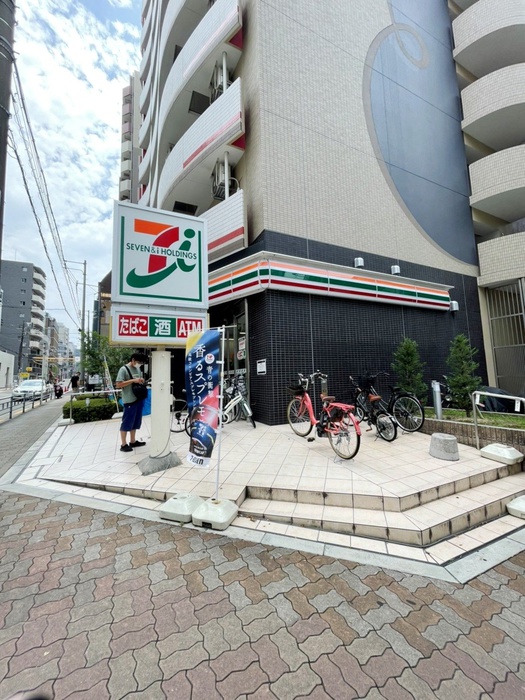 コンビニ　セブンイレブン（コンビニ）まで550m