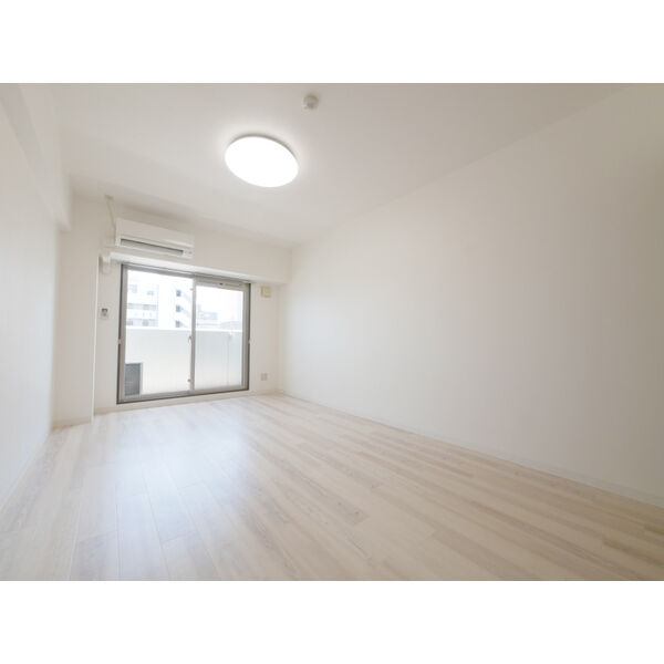 居室・リビング　※408号室の写真です