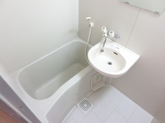 バス・シャワールーム　キレイなバスルームです。