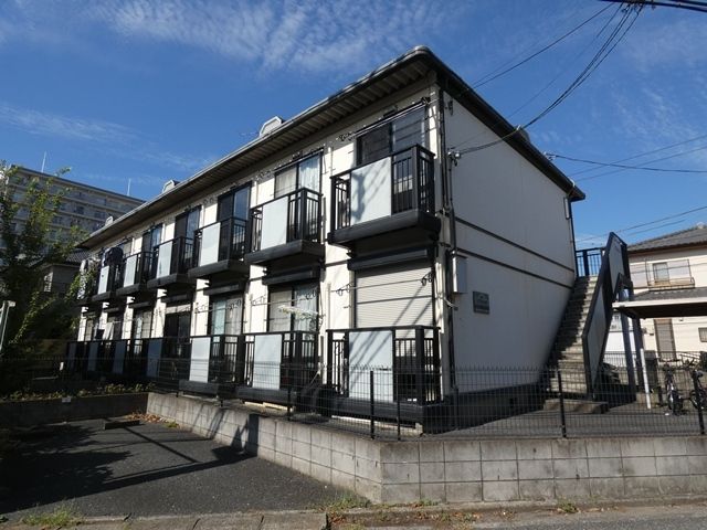 建物外観　西千葉駅行きのバス停が近くにございます。