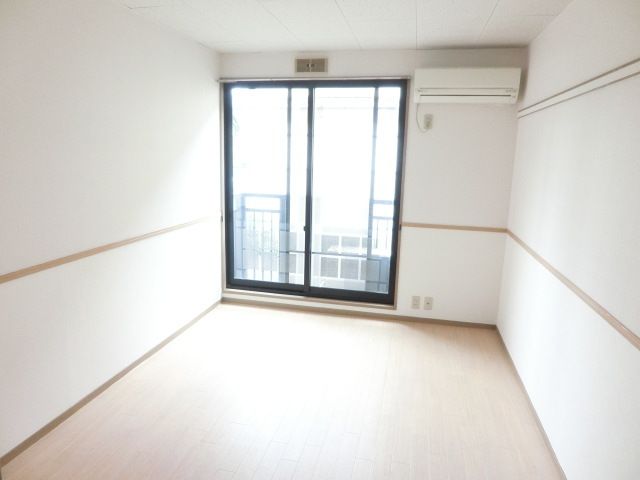 居室・リビング　明るくきれいなお部屋です