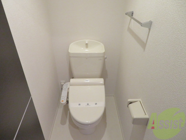 トイレ　こちらはトイレです。清潔感があり、安心して使用できます。