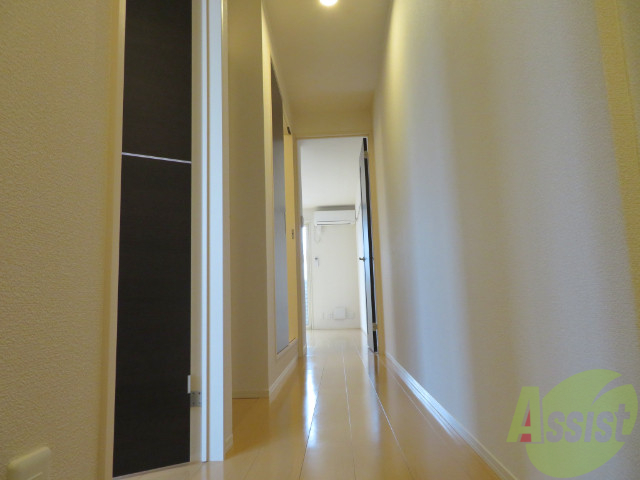 玄関　玄関の様子です。明るい印象ですね。気分もあがりそう。