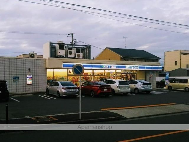 コンビニ　ローソン（コンビニ）まで121m