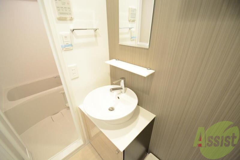 洗面設備　清潔感ある洗面台です