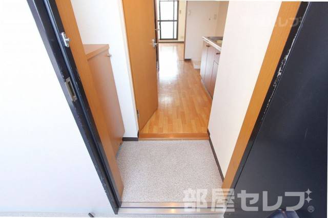 玄関　※別の部屋の写真を流用しています。