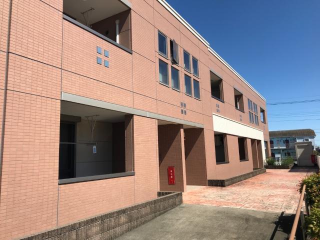 エントランス　外観写真（昼）