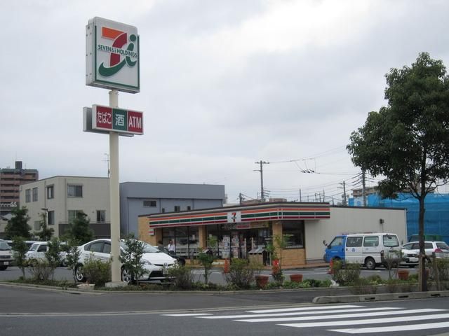 コンビニ　セブンイレブン（コンビニ）まで700m