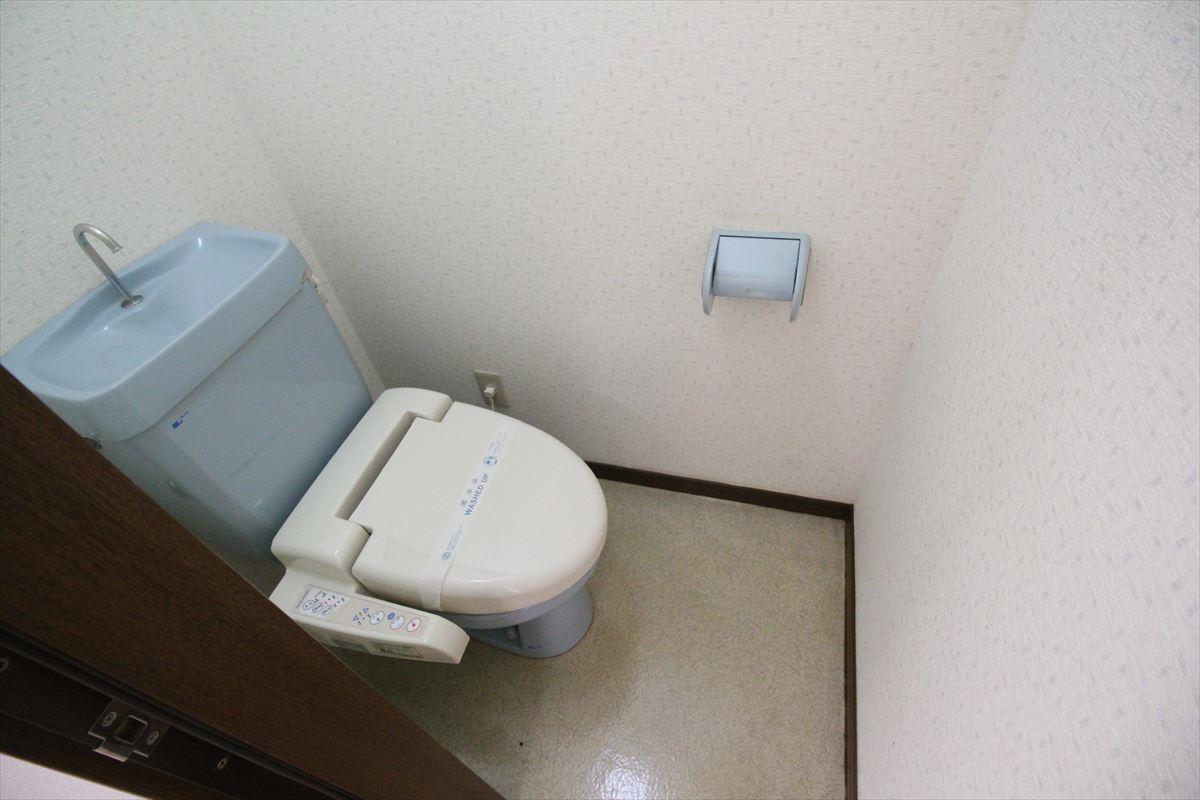 トイレ　温水洗浄便座付き