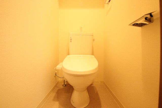 トイレ　※別室の参考写真の為、現況優先です。