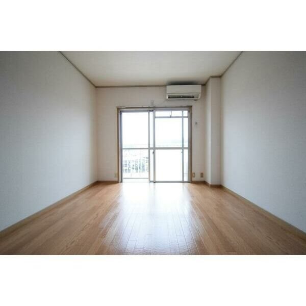 その他部屋・スペース　エアコン完備の日当り良好のお部屋♪(同建物の別部屋の写真)