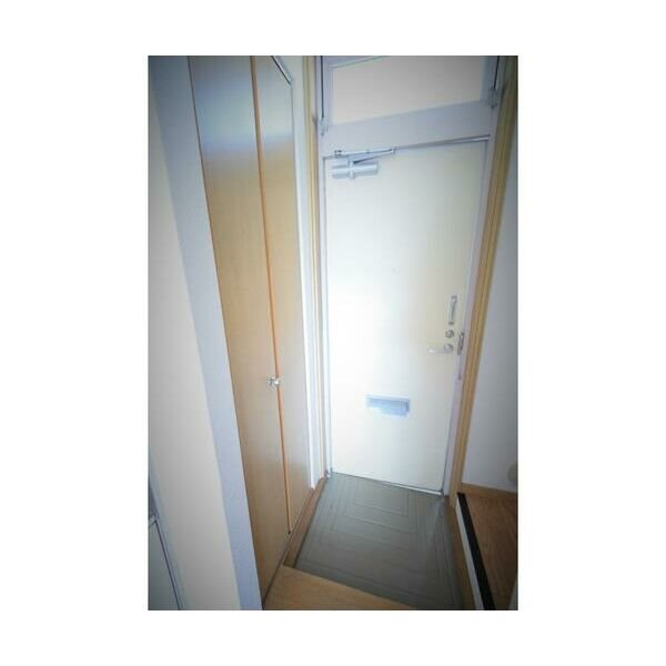 玄関　シューズボックス完備の玄関♪(同建物の別部屋の写真)