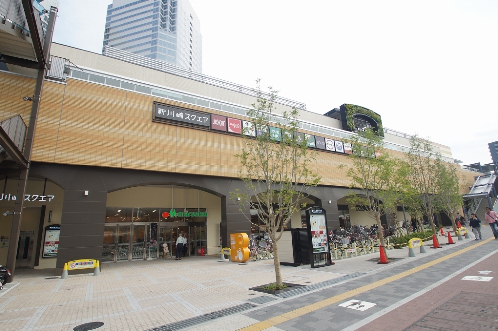 ショッピングセンター　新川崎スクエア（ショッピングセンター）まで881m