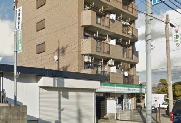 コンビニ　ファミリーマート（コンビニ）まで830m