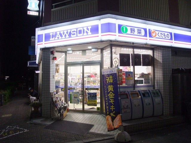 コンビニ　ローソン府中本町駅前店（コンビニ）まで694m