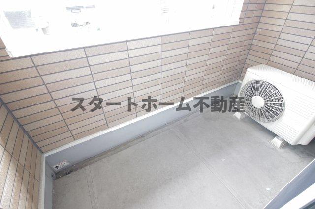バルコニー　陽当たり良好なバルコニーです