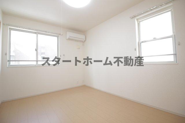 その他部屋・スペース　落ち着いて過ごせるお部屋なので、寝室にいかがでしょうか