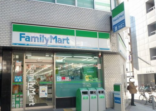 コンビニ　ファミリーマート　本町駅西店（コンビニ）まで64m