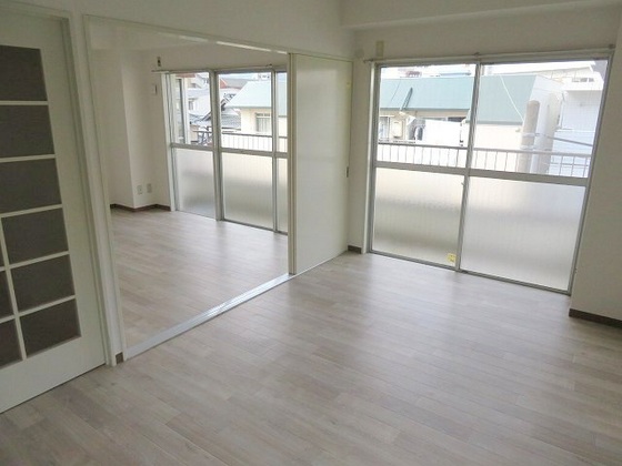 居室・リビング　※別号室の写真です