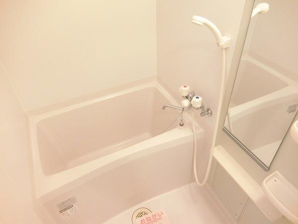 バス・シャワールーム　浴室乾燥機付きバス！