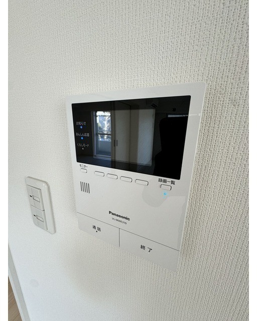 セキュリティ　女性の方でも安心のモニター付きインターホン♪